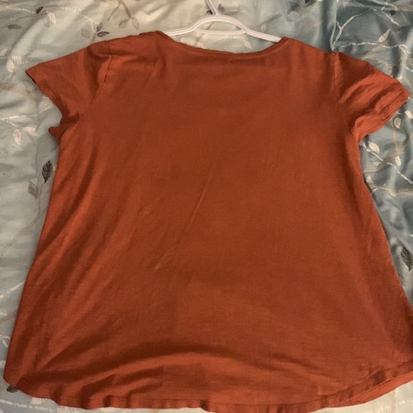 Maurices Graphic T-shirt - Picture 2 of 2